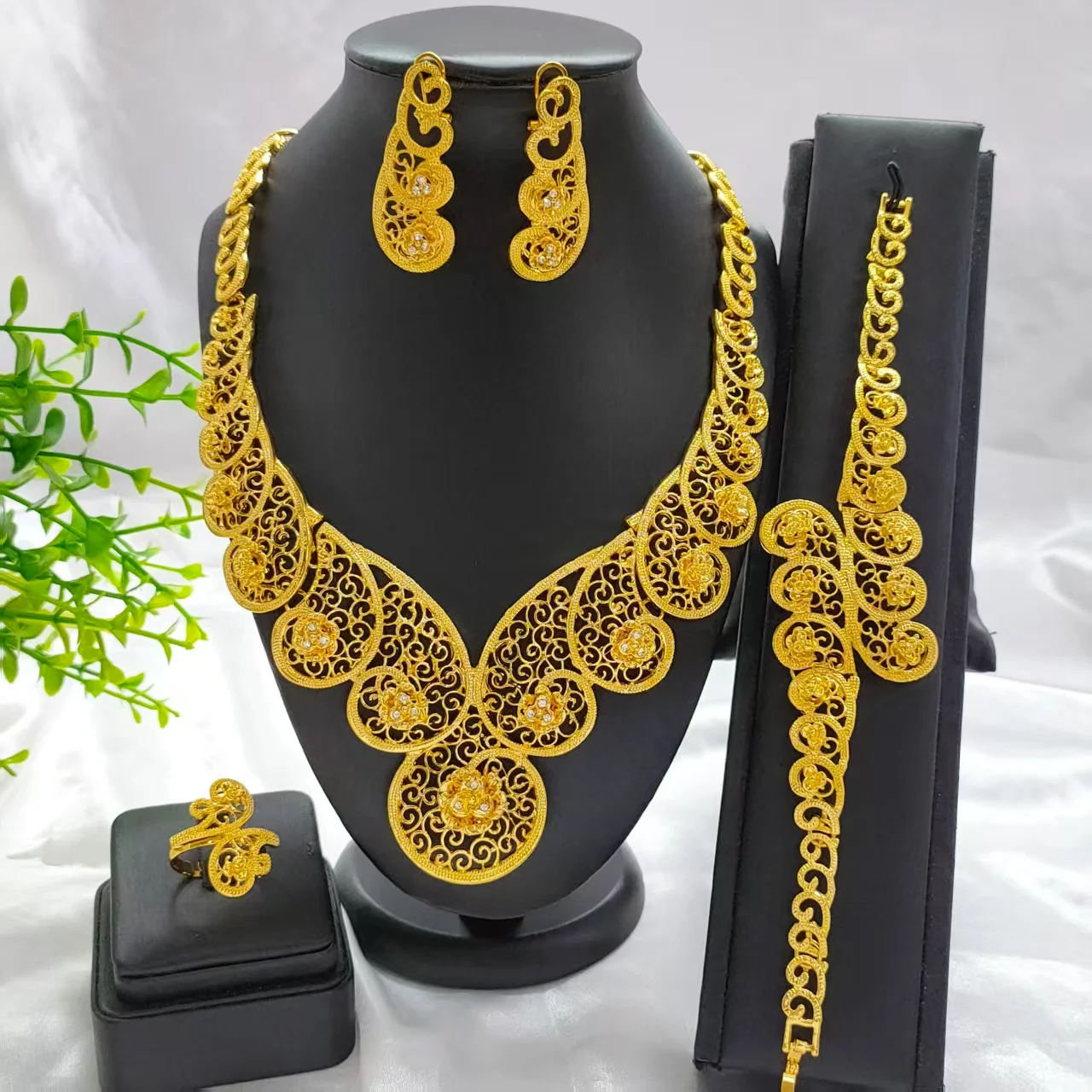 

Nigeria Dubai Gold Color Fine Flowers Jewelry Sets African Wedding Gifts Party For Women Bracelet Necklace Earrings Ring Set