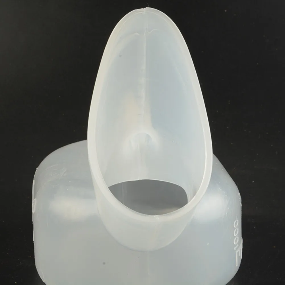 2Pcs Thickened Plastic Female Urinal Portable Chamber Pot Leakproof Comfortable Grip Urine Collector for Hospital Home Travel