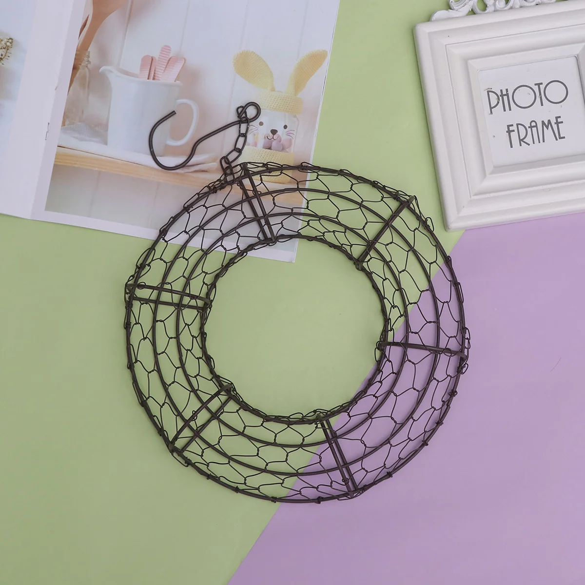 

2pcs Succulent Flower Ring Iron Hanging Loop Plant Hanger For Home Garden Balcony Landscape Office Mall Hotel Decor Water-Saving