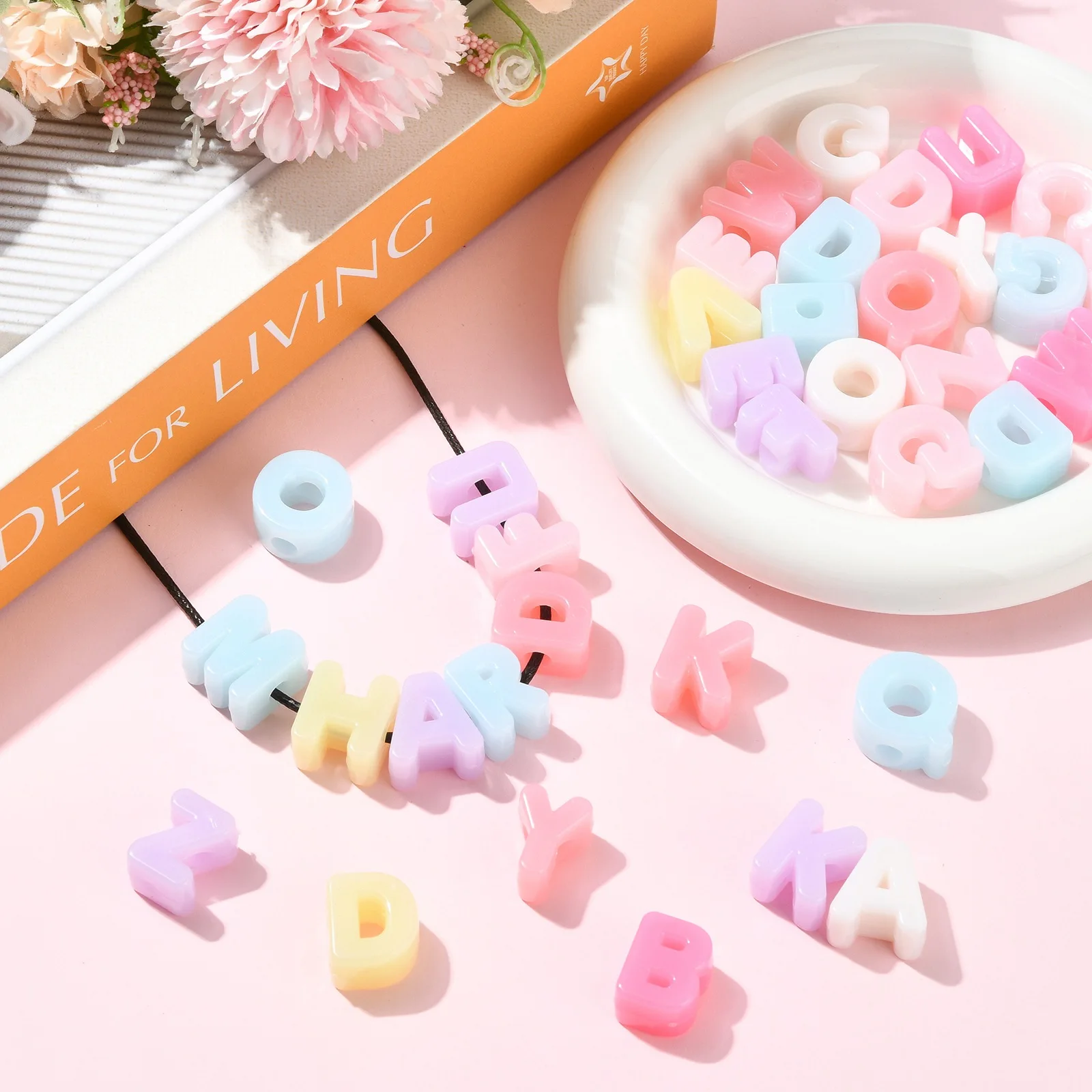 PandaHall 60 Stück Zufällige Acryl-Buchstabenperlen, Imitierte Gelee-Perlen für Personalisierte Namen-Paar-Armbänder, Schmuckherstellung und Geschenke – Detail 6