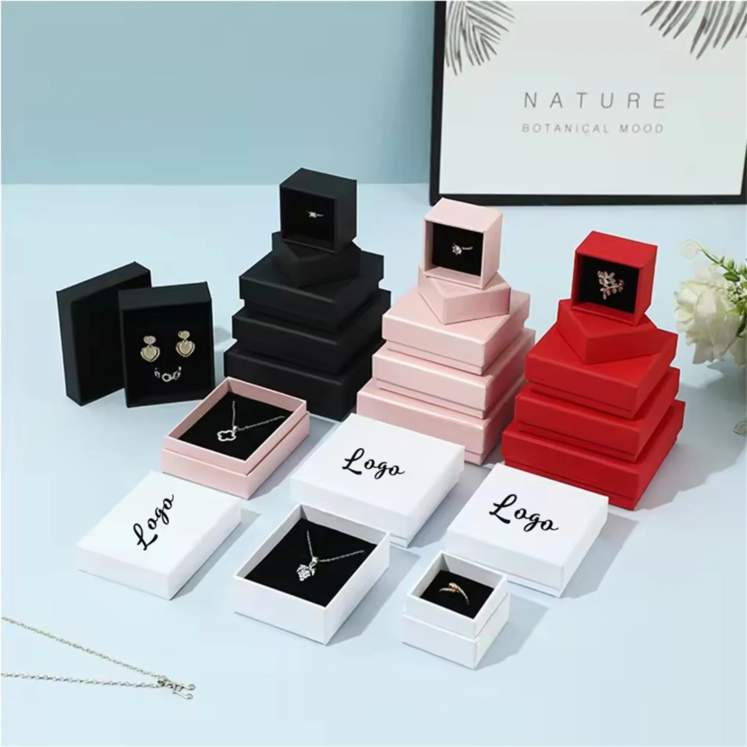 Luxury Custom Logo 100Pcs 10x10x3cm Paper Jewelry Box Packaging Kraft Cardboard Boxes Rings Earring Pendant Bracelet Storage