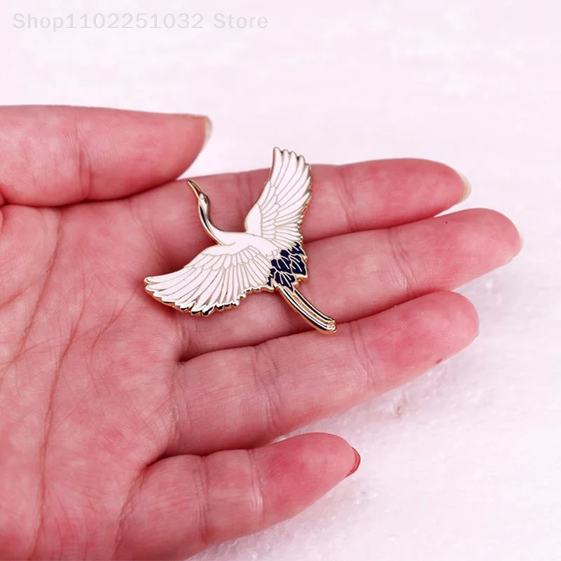 Flying Red-crowned Crane Bird Hard Enamel Pin Animal Badge Brooch For Jewelry Accessory