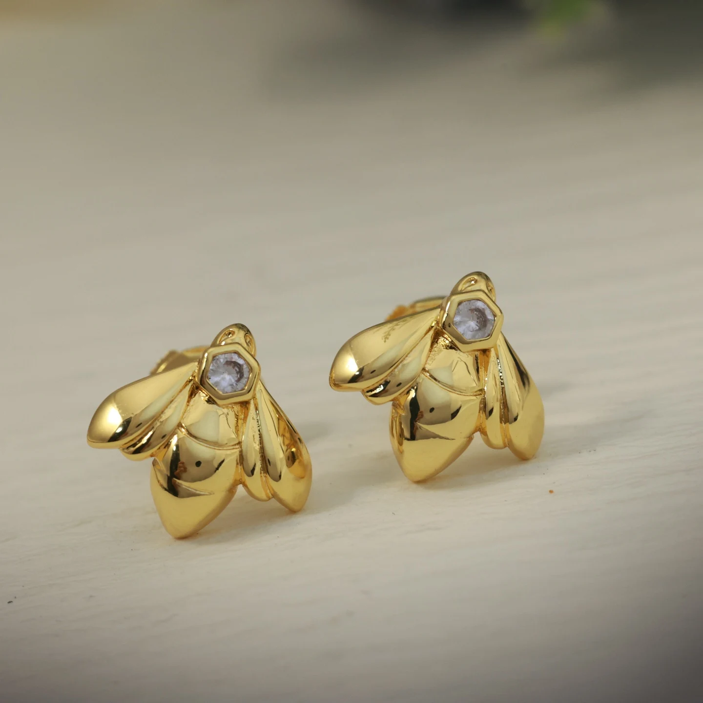 

Новый стиль, серьги из стерлингового серебра 925 пробы, позолоченные 18 карат, серьги в виде пчелы для женщин, ювелирные изделия