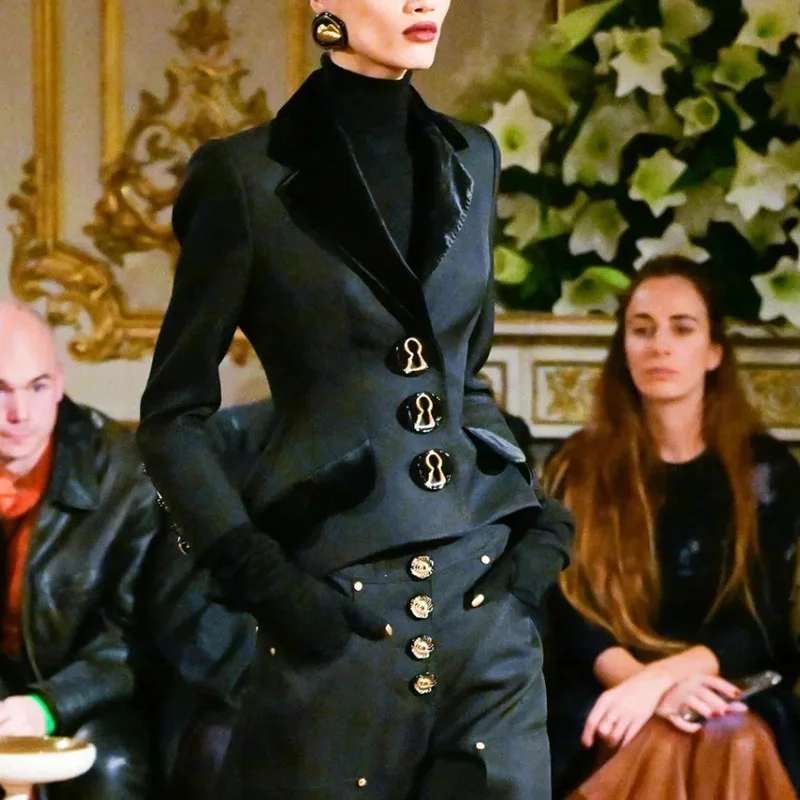 

Autumn Winter Women's Slim Fit Short Tailored Suit Coat High-End Style Metal Buckle Decoration