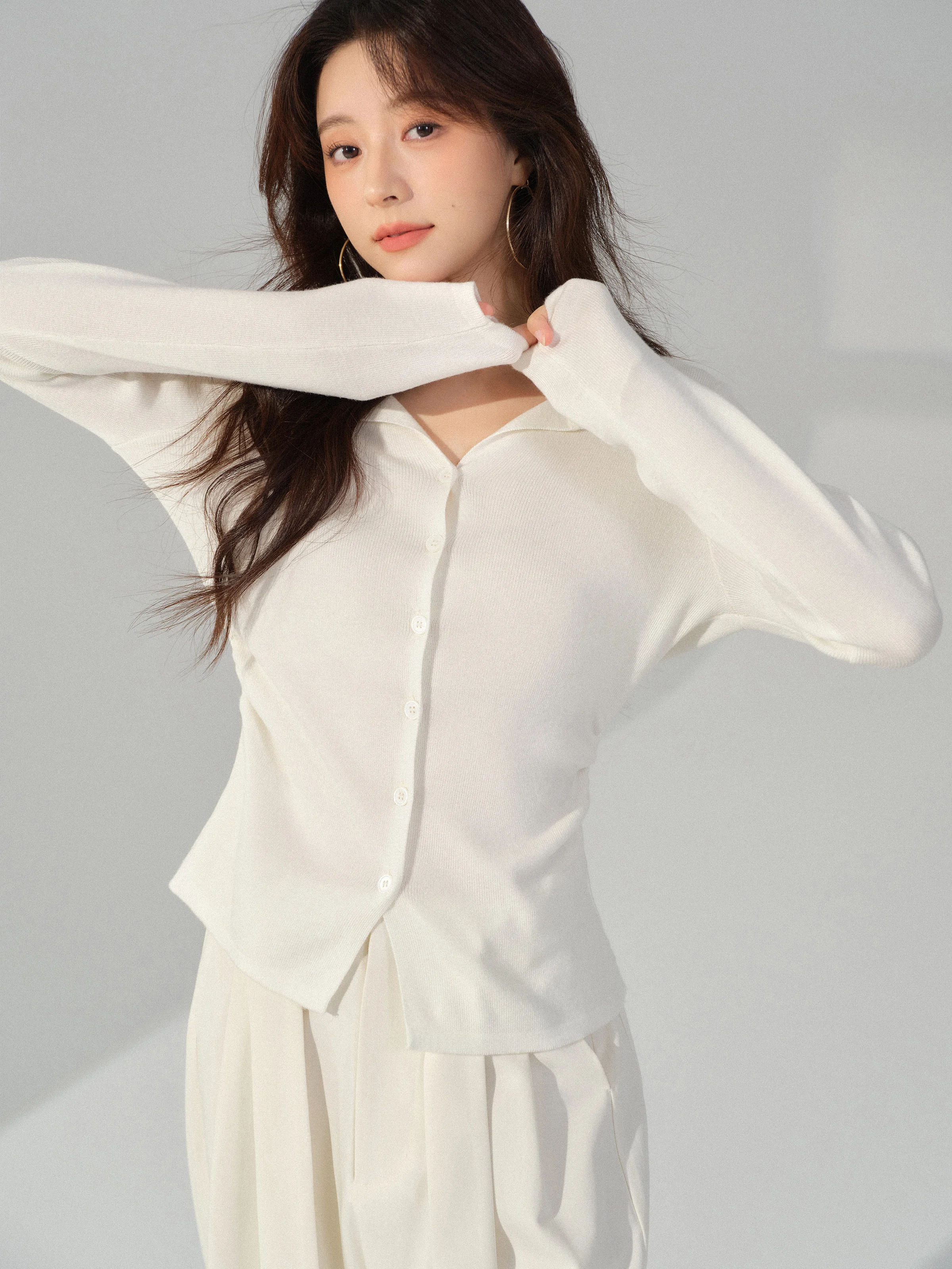 シックな V ネック ニット ボタン カーディガン レディース スリム フィット 長袖 トップ ソフト ストレッチ セーター エレガントな冬のレイヤリングや日常着に