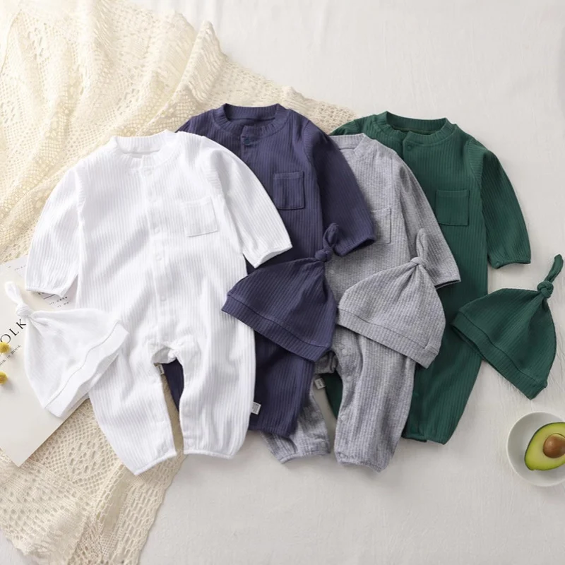Ensemble Bébé Garçon Père Noël 4 Pièces – Manteau, Pantalon, Chapeau, Chaussettes