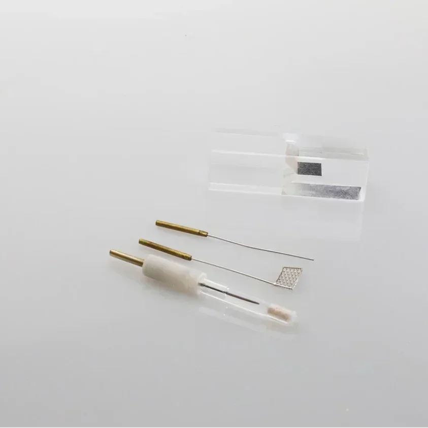 K003 Spectral Micro Electrochemical Cell, All Quartz Fused Optical Quartz Electrolytic Cell, w tym trzy elektrody.