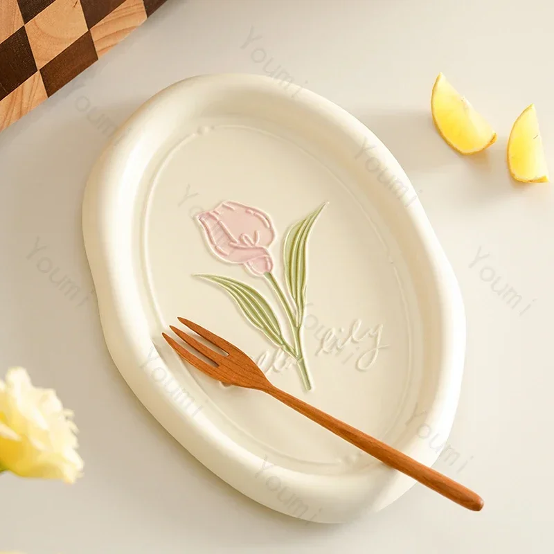 

Exquisite Tulip Flowers Ceramic Plate High End Coffee Shop Cake Dessert Plate Home Delicious Snack Dining Plates Oval Tableware