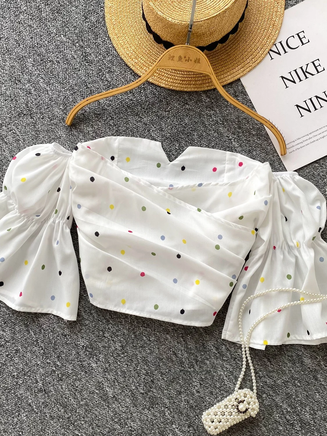 Été 2025 femmes coupe ajustée à pois bustier tubulaire irt oulder Bellsve trajet Sle Version coréenne ort Sve irt