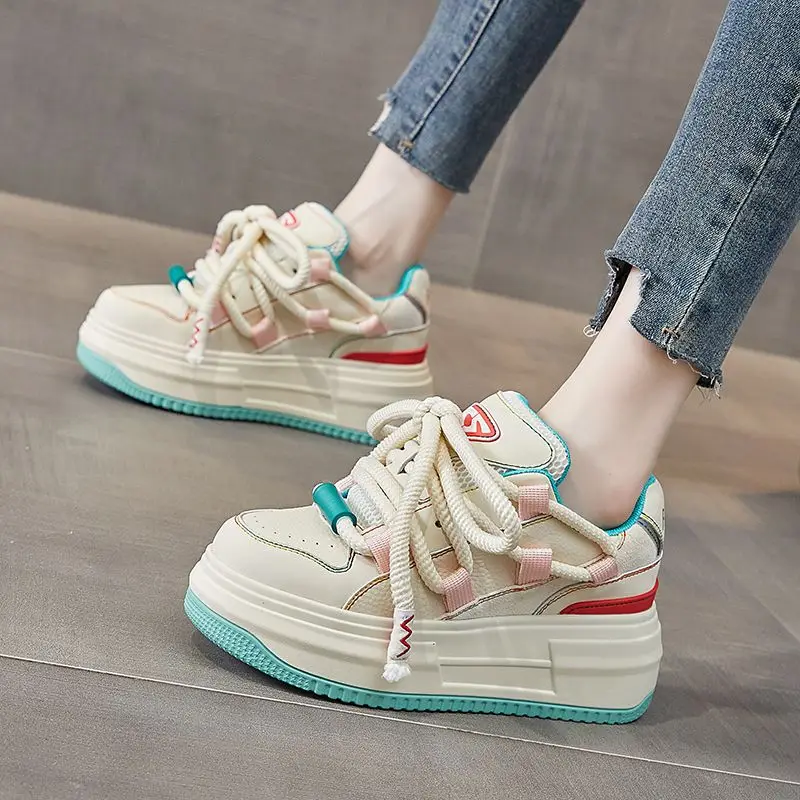 

2025 Autumn Women's White Sneakers Height Increasing Thick Sole Sporty Casual Chunky Shoes Hot Sale New Design Footwear