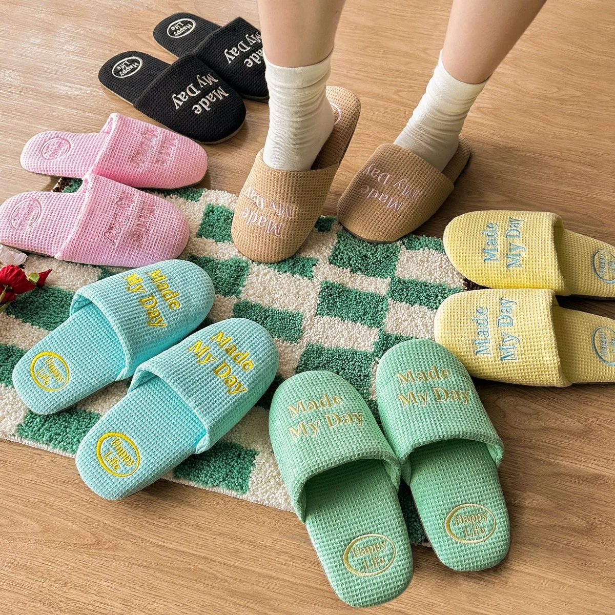 

Осенние простые вафельные тапочки для пар, домашние удобные теплые тапочки с вышитыми буквами, сделанные на мой день, домашние женские бесшумные тапочки