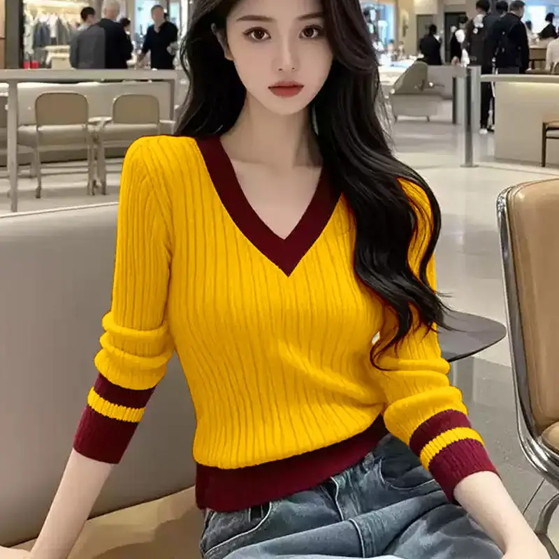 

Свитер с длинными рукавами контрастного цвета на осень и зиму. Новый женский базовый свитер и тонкий темпераментный топ.