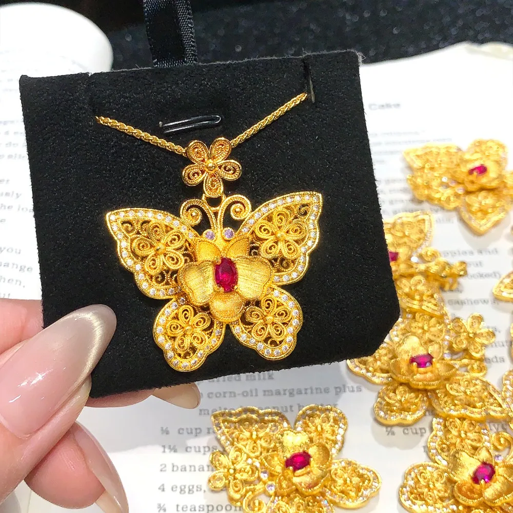 Burst flash set diamond butterfly necklace light luxury senior hollow Fu butterfly collarbone chain 9999gold