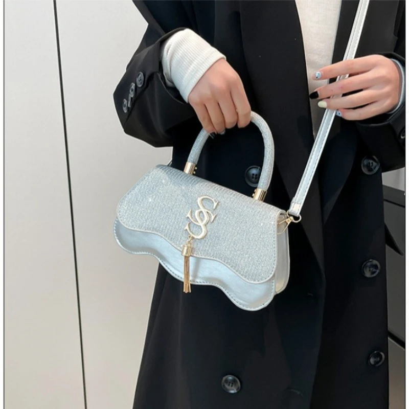

New Fashionable Crossbody Bag Hand-held Small Square Bag Luxury Evening Bags Elegant Chain Banquet Bag Women Shoulder Handbags