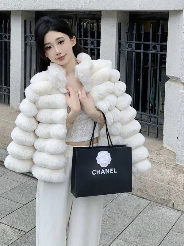 

Women's Short Thickened Fur Coat 2025 Winter Fashion Casual Style Standard Fit Rabbit Fur Jacket Warm Straight Cut Zipper Clo...