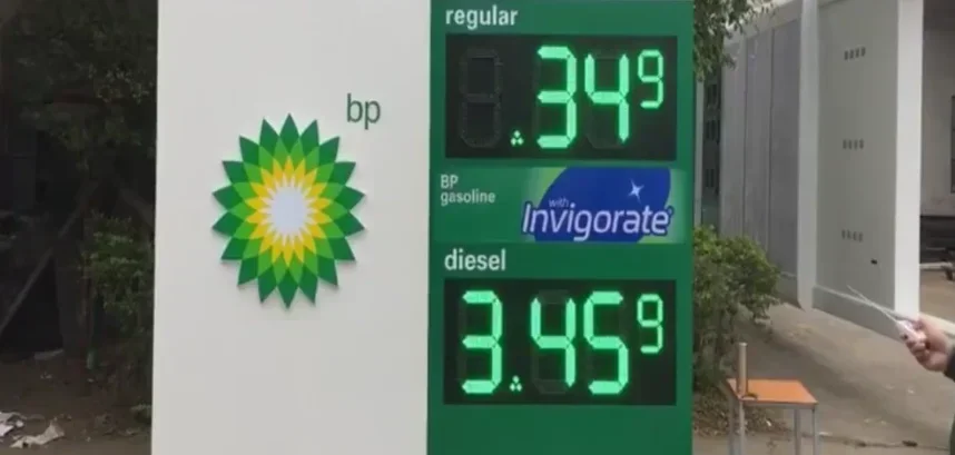 Outdoor digital fuel price signs LED displays for gas station