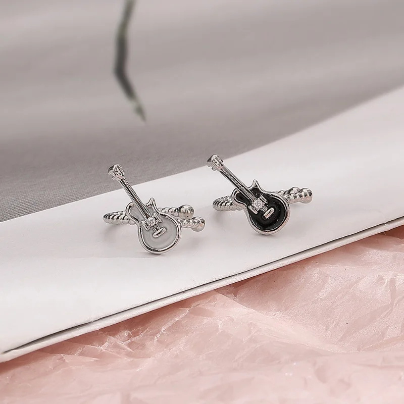 1 قطعة أسود أبيض الغيتار الأذن كليب أقراط للنساء فتاة لطيف ملاحظة الأذن الكفة حفلة موضة فضية اللون مجوهرات هدايا