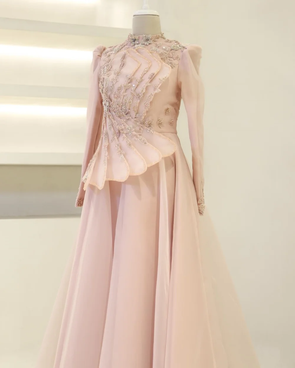 Customized Elegant Pleat Sequined Pattern A-line High Collar Long Luxury Party Celebrity Dresses Fashion Exquisite