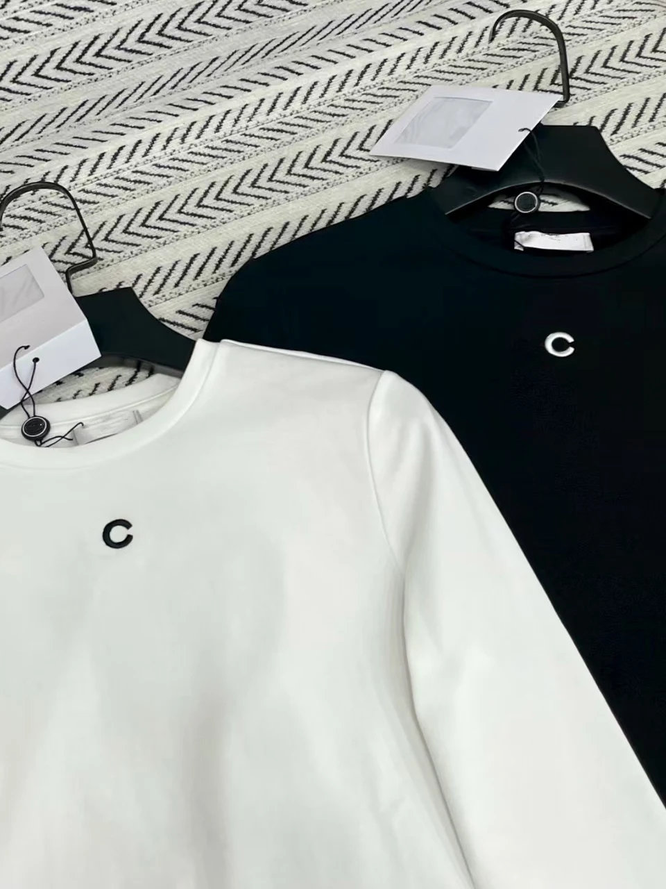 

New Fall/Winter Casual, Stylish & Versatile Round-Neck Color-Block Long-Sleeve Base Layer T-Shirt Top