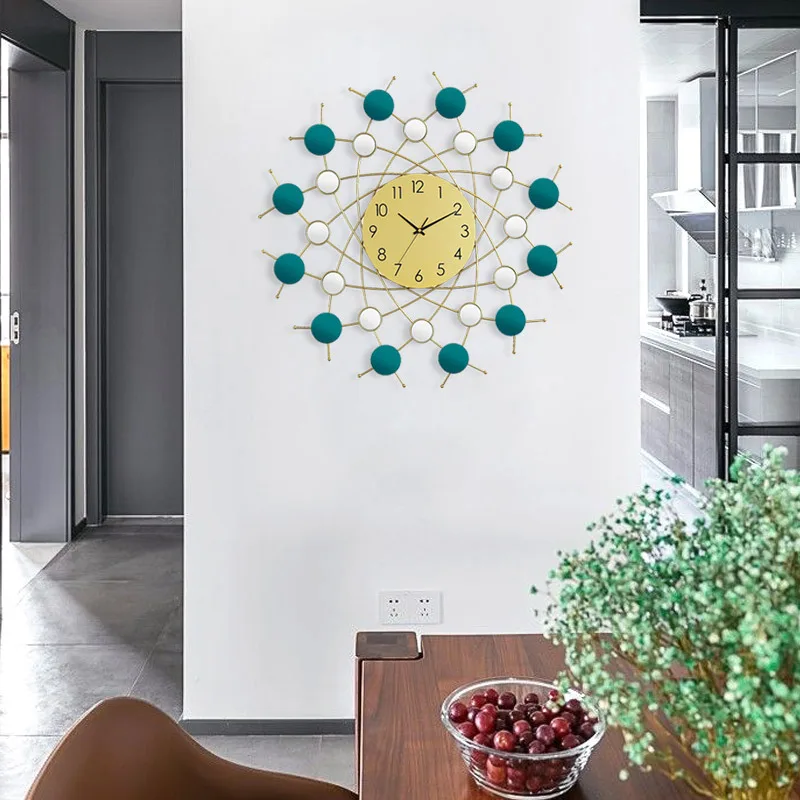 Modern Art Wrought Iron Wall Clock Living Room Home Fashion Nordic Creative Mute Clock Stylish and Personalized