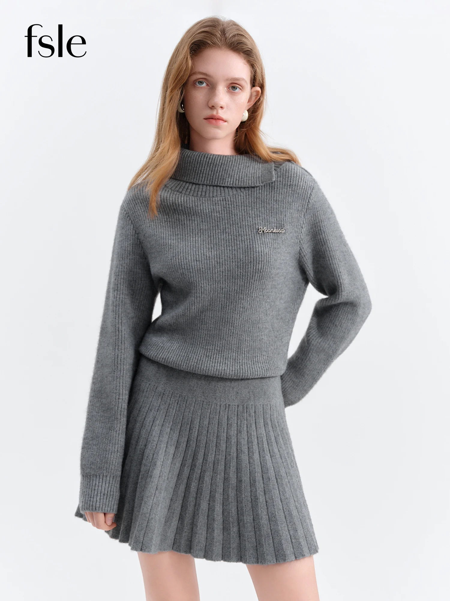 

FSLE Ballet Style Sweet Knitted Gray Dress for Women 2025 Winter New Oblique Shoulder Lapel Pleated Mini A-line Dresses