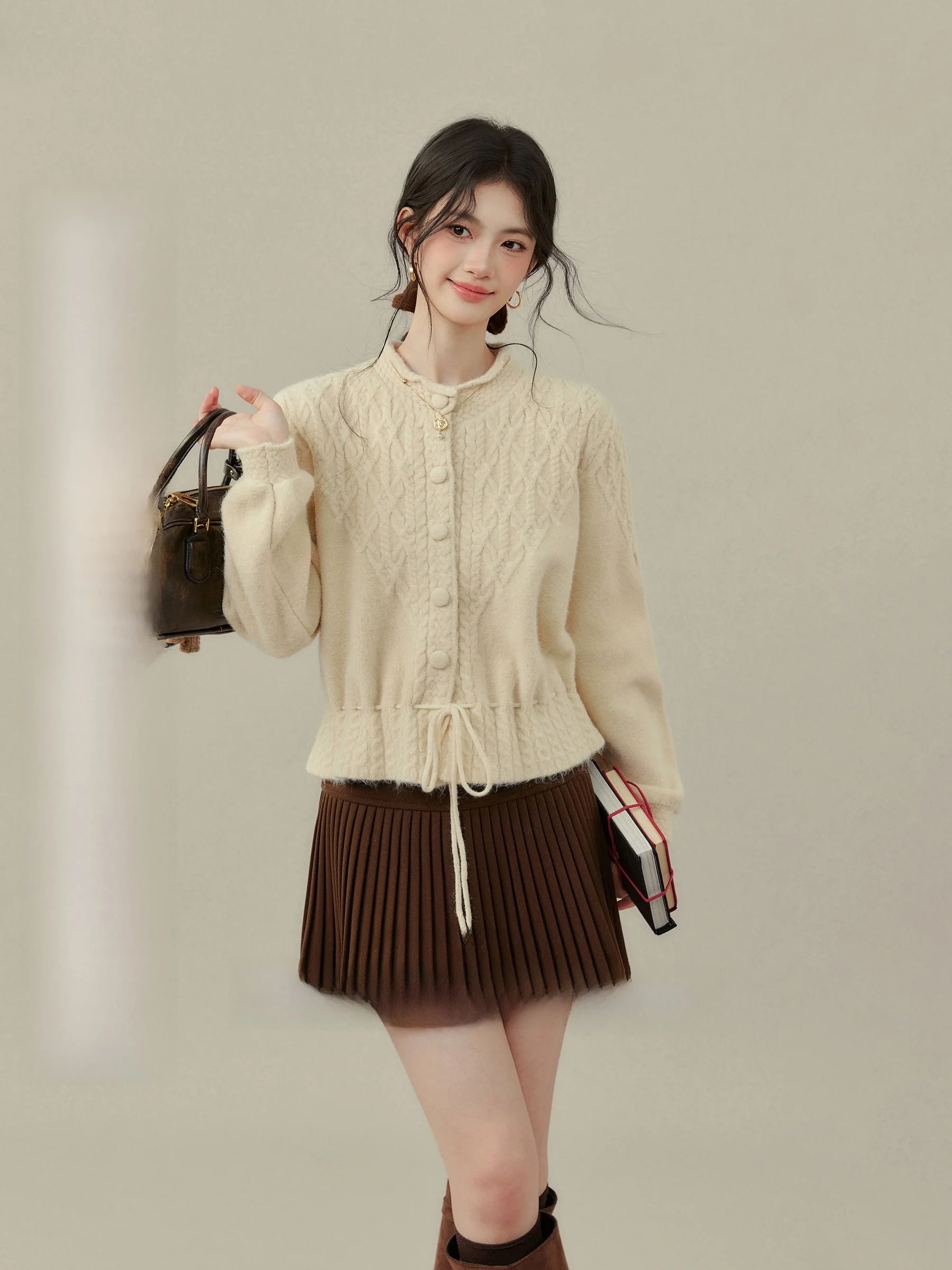 

Вязаный свитер Qiu Xuewei Plump "Flowing Heart Milk Yellow" с круглым вырезом, абрикосовый, повседневный, женская внутренняя одежда