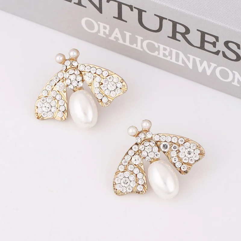 

Exaggerated Style Fashion Retro Moth Shape Inlaid with Rhinestones Temperament Imitation Pearl Fashion Trend Earrings