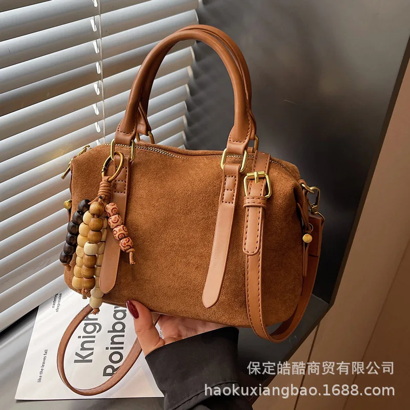 

2025 New Matte Retro Small Bag Women's Autumn and Winter Versatile Fashion Shoulder Messenger Bag Casual Portable Pillow Bag