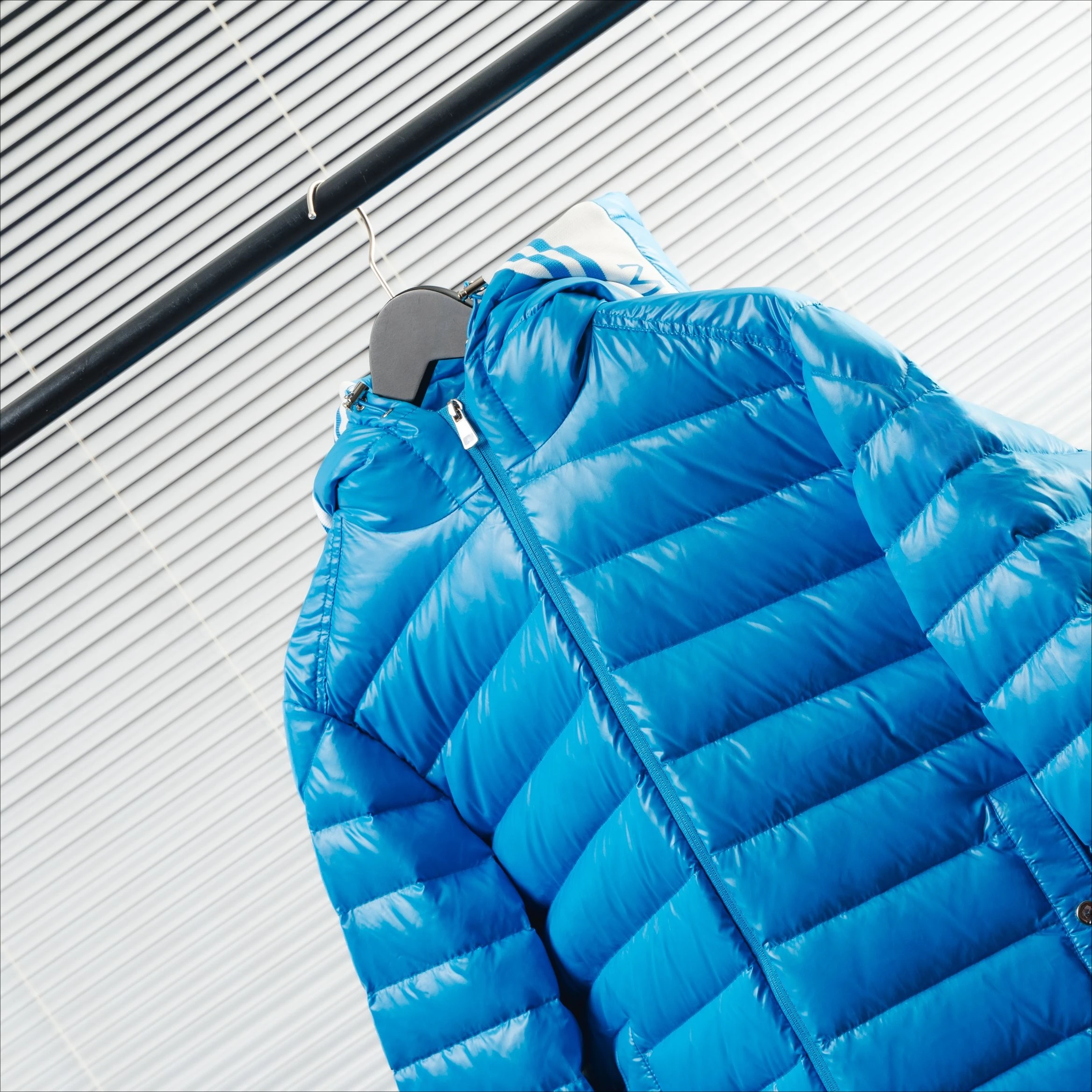 المرأة أسفل معاطف فاخرة مصمم بلون الدافئة سترات رجالي جودة عالية العلامة التجارية لينة موضة الملابس النسائية شتاء 2025 #4