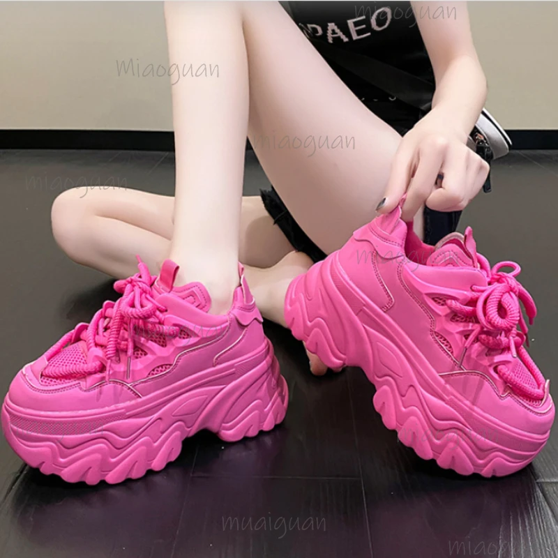 

Женские повседневные дышащие кроссовки на платформе из сетки, новинка 2026 года, модные массивные кроссовки на танкетке 8,5 см, полые туфли для отдыха