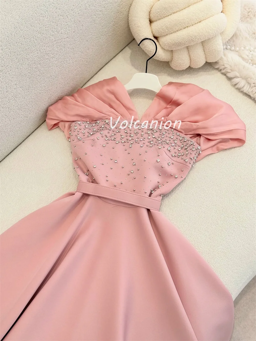 Abiti classici personalizzati di alta qualità in jersey con strass e fascia a trapezio con spalle scoperte Abiti da cerimonia su misura