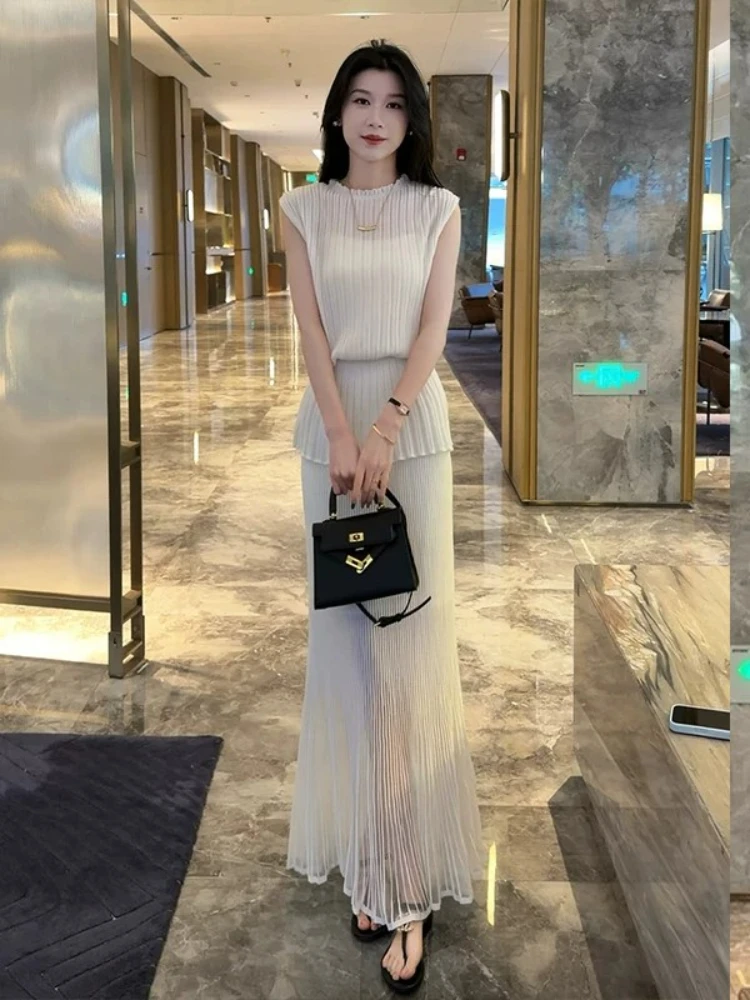 

Fashionable Knitted Set Women's Summer Slimming Waist Design Half-length Skirt Three-piece Ensemble Elegant Lace Detailing