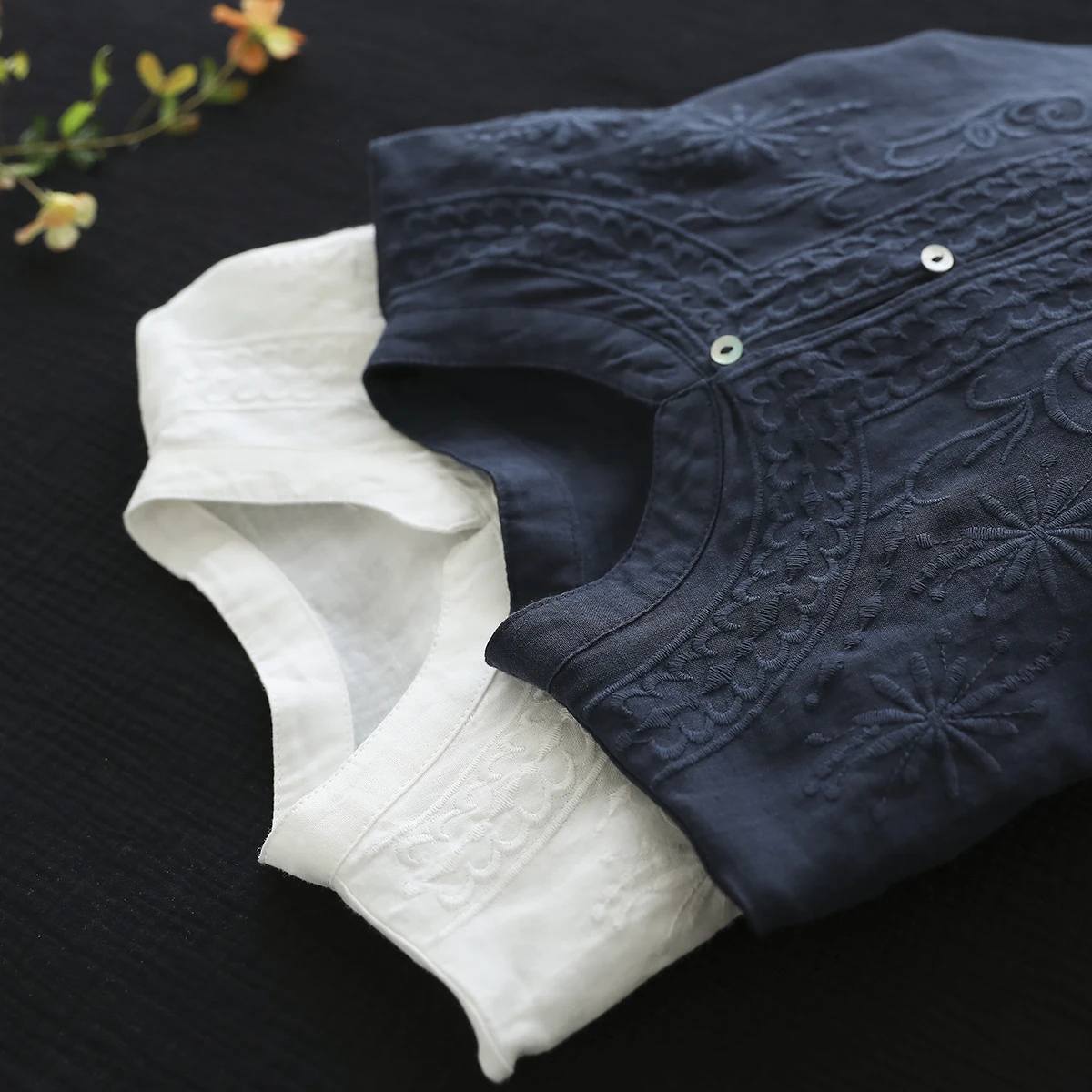 Retro Japońska Koszula z Bawełny i Lnu, Luźny Krój Wyszczuplający, Haftowana, Modna, Casualowa, Okrągły Dekolt, Pięciokrotnie Zbierana