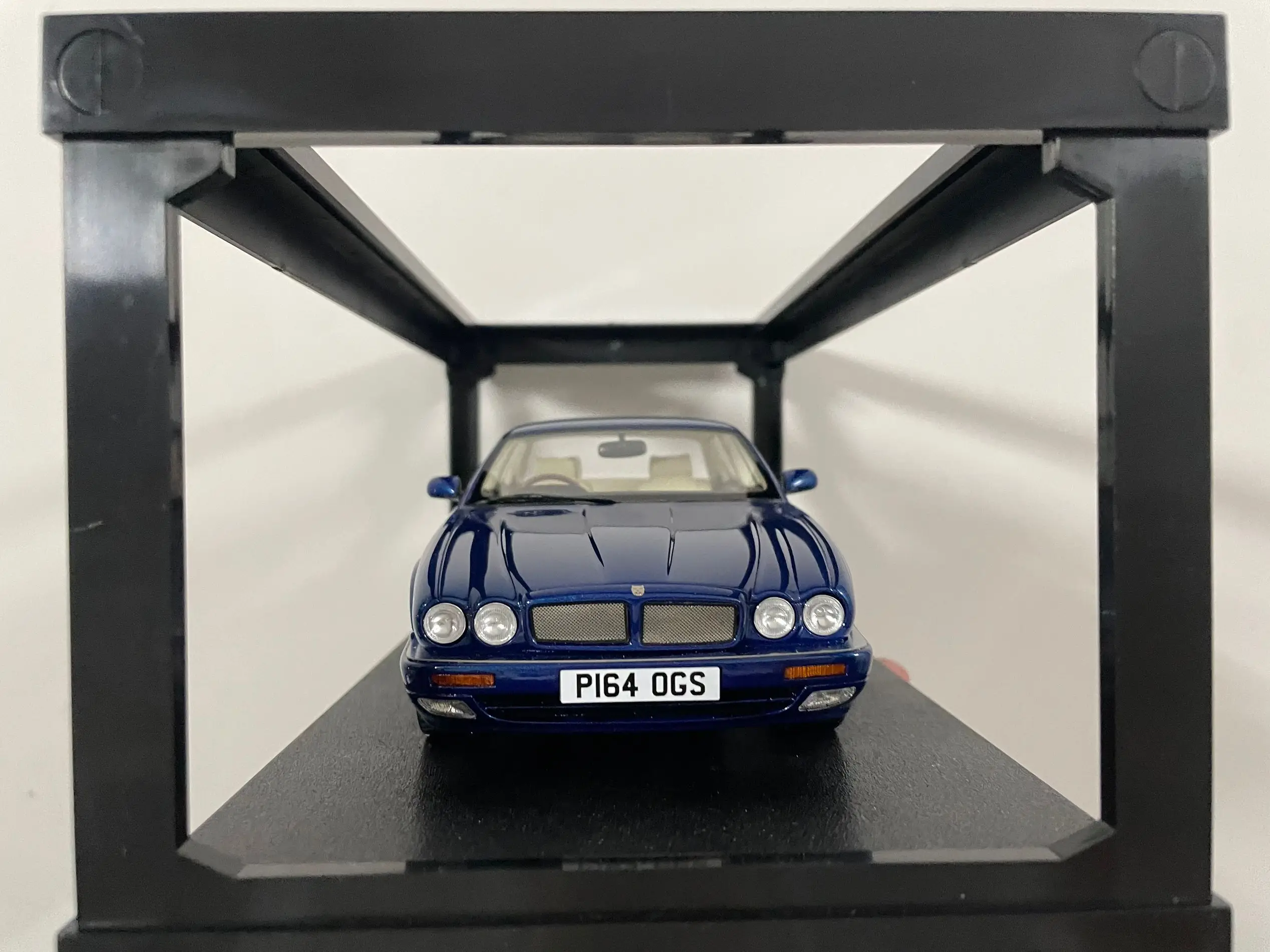 Juguete de resina a escala 1:18, modelo de coche coleccionable, XJP X300 Antigua 1995, decoración de escena de regalo de cumpleaños para niño