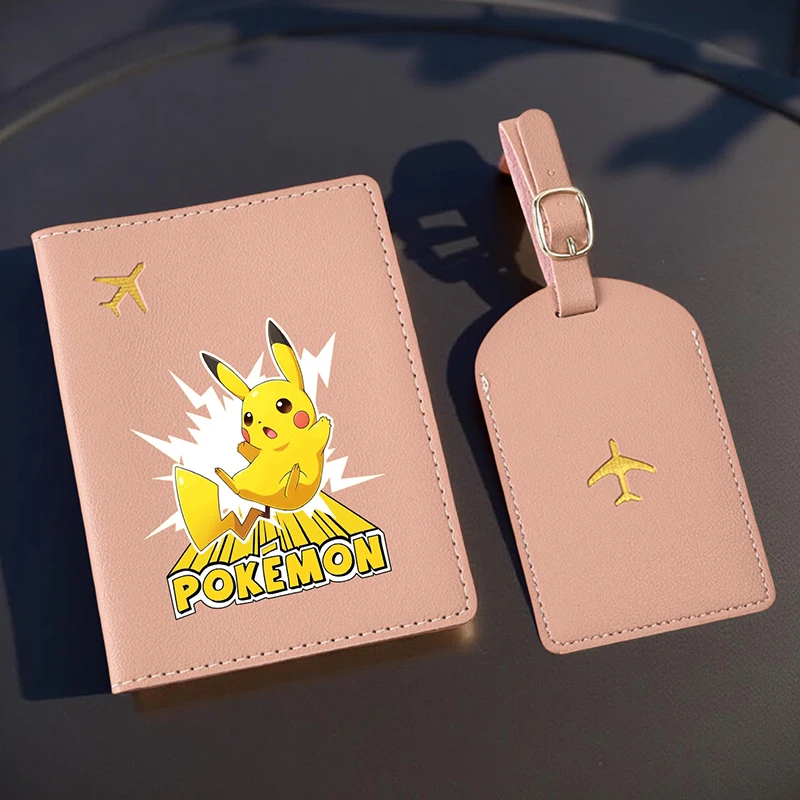 قطعتان من حامل جواز السفر بنمط بيكاتشو ومجموعة علامات الأمتعة، أساسيات السفر من جلد البولي يوريثان للجنسين، ملحقات السفر للعودة إلى المدرسة