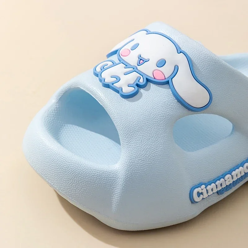 Chinelos Sanrio Kuromi para crianças, desenhos animados de anime, Kawaii Cinnamoroll, chinelos para casa antiderrapantes, presente para menina, verão