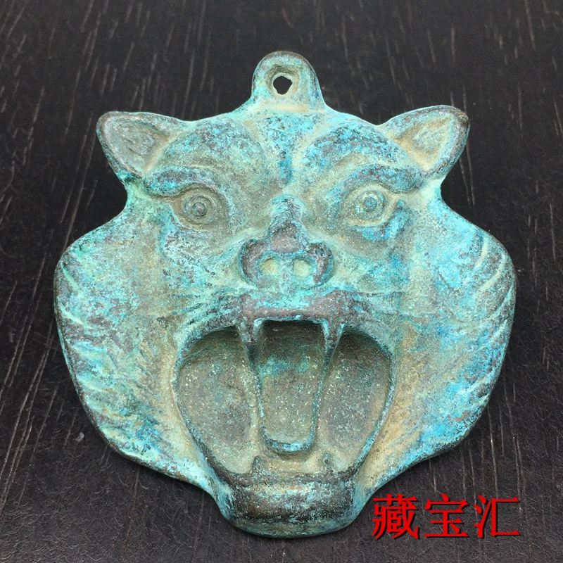 

The unearthed pieces of green rust pulp tiger head bronze tabletop porch ornaments collected countryside are collected