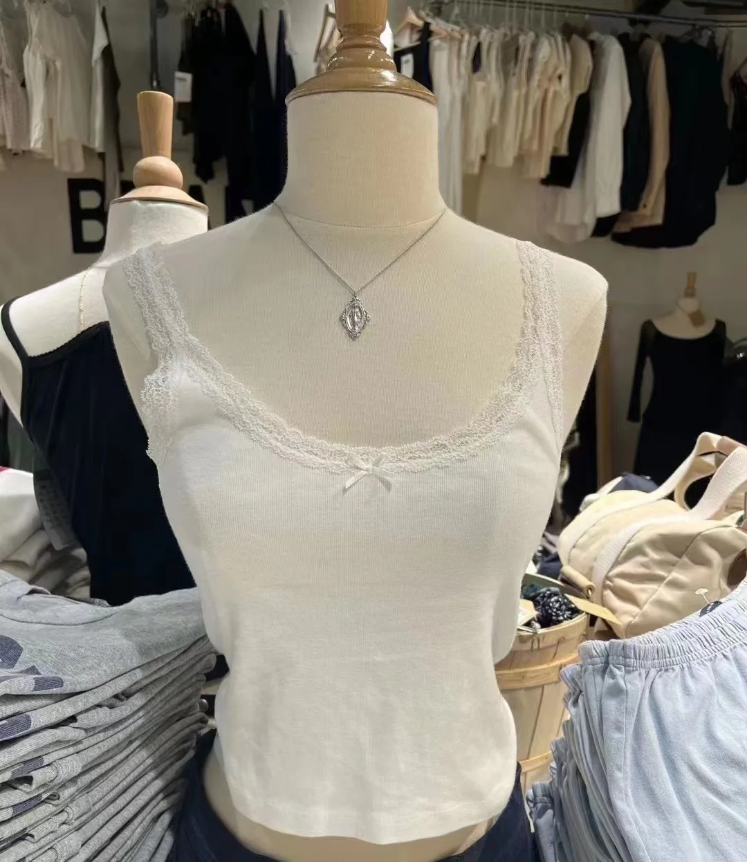 Lace Trim Bow White Tank Top Women Summer Sexy U Collar Sleeveless Slim Cropped Vest Sweet Cute Casual Chic Crop Tops Y2k Camis