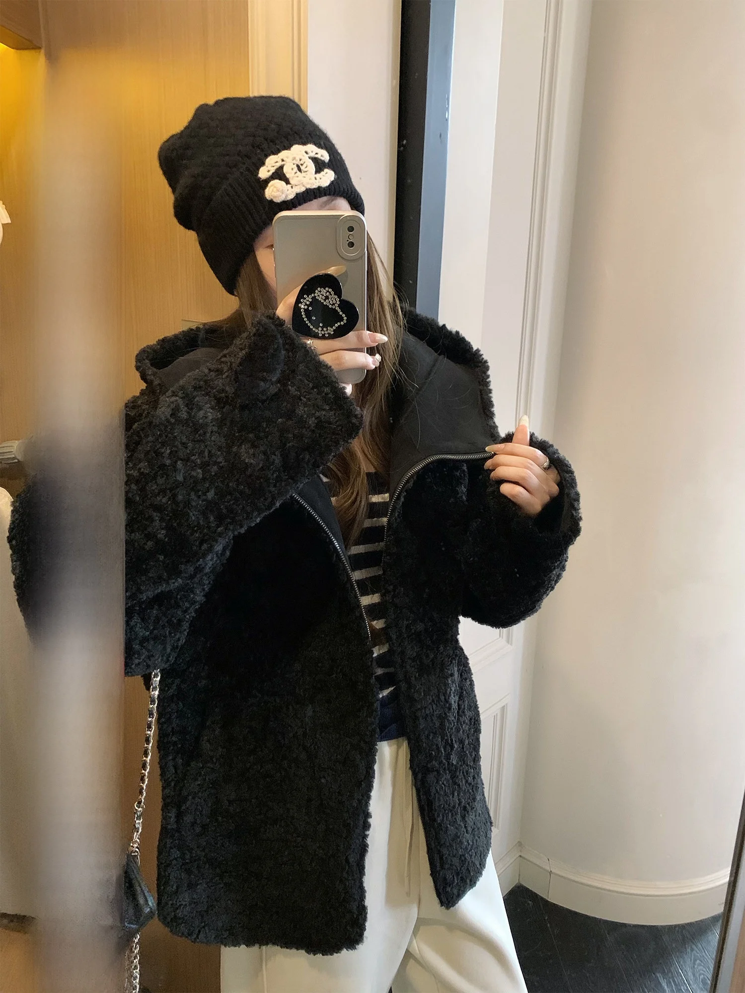 

Пальто женское зимнее Hhi Baroque Praise Gift из искусственного меха ягненка, свободного кроя, стройнящее, экологичное