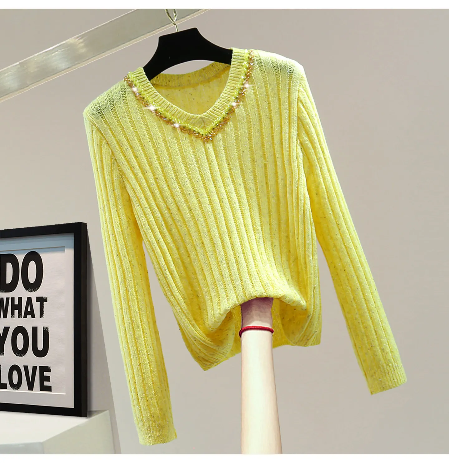 

Разноцветная полосатая футболка с V-образным вырезом и бисером, новинка весны 2026 года, облегающий вязаный пуловер с длинными рукавами, украшенный стразами, для коррекции фигуры