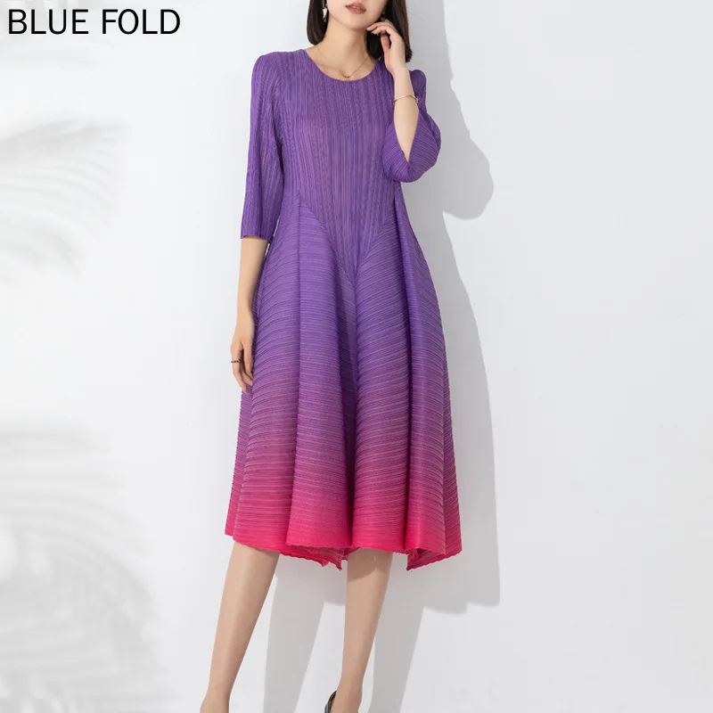 

MIYAKE-Pleated Loose Dress, Large Size, High-End Temperament, Gradient Color, Round Neck, Three Quarter Sleeve, Flower Bud, New