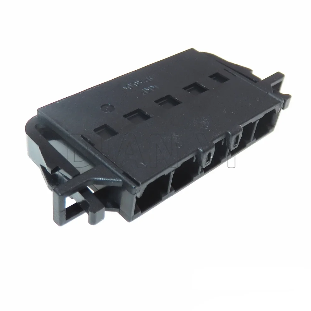 1 مجموعة 5 طريقة السيارات منظم الهواء الدافئ المقابس الكهربائية التيار المتناوب الجمعية لشركة فولكس فاجن أودي 1J0 972 755 1J 0972755   مقبس الإسكان البلاستيكي للسيارة