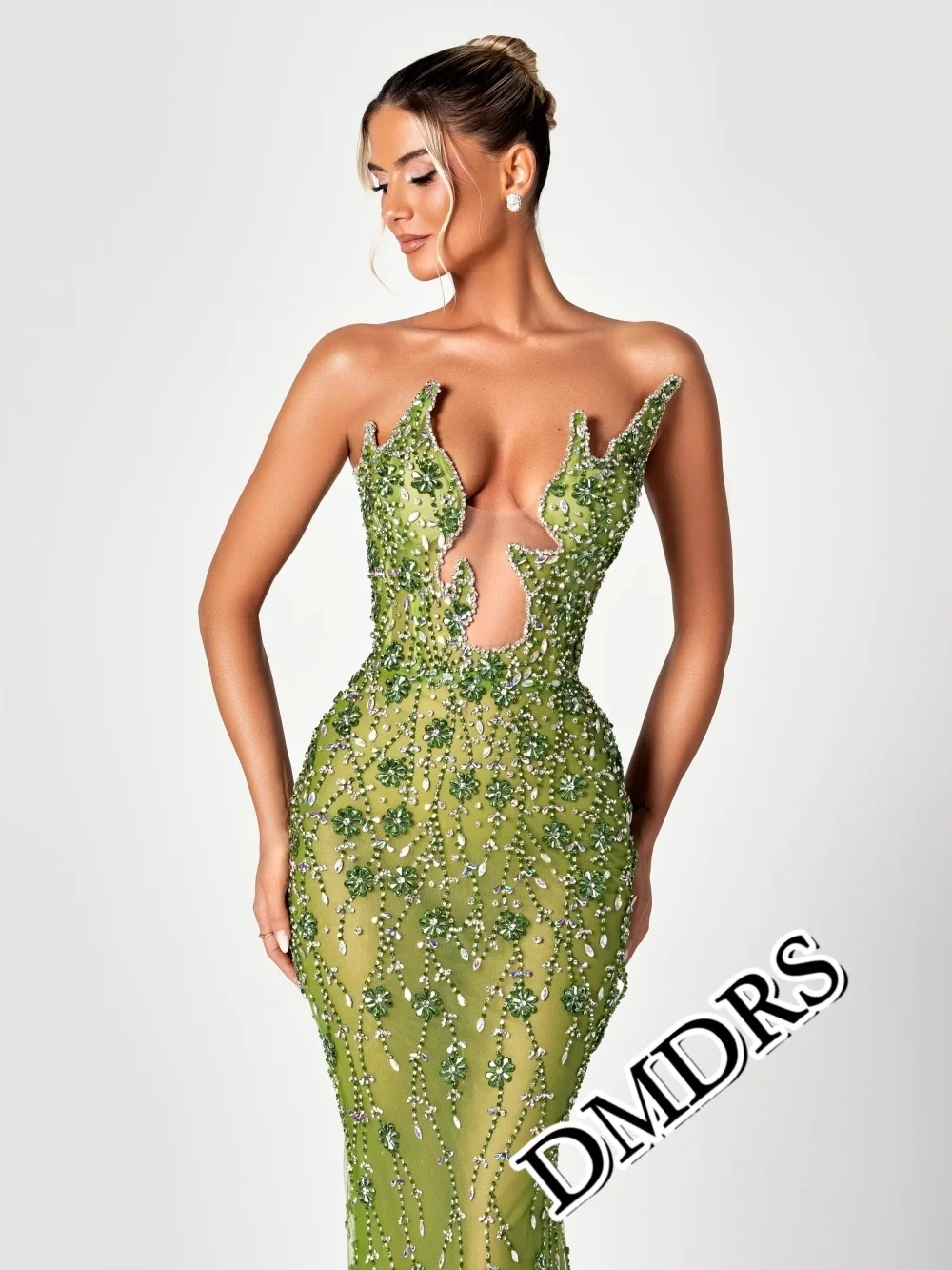 

DMDRS Popular Deep V-Neck Evening Dress 2026 Formal Beaded Party Gown Exquisite Sleeveless Crystal Floor-Length Party Dresses