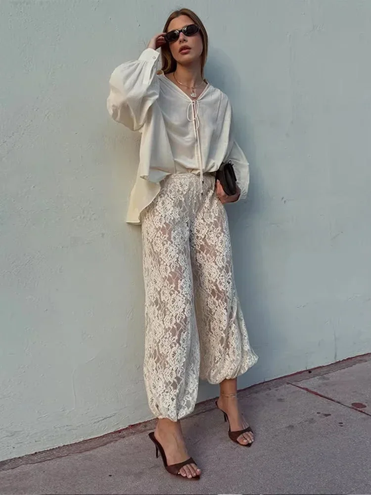 

Новые модные женские брюки-кюлоты из белого кружева с эластичным поясом, свободного кроя, укороченные, полупрозрачные, повседневные, для уличного стиля, 2026