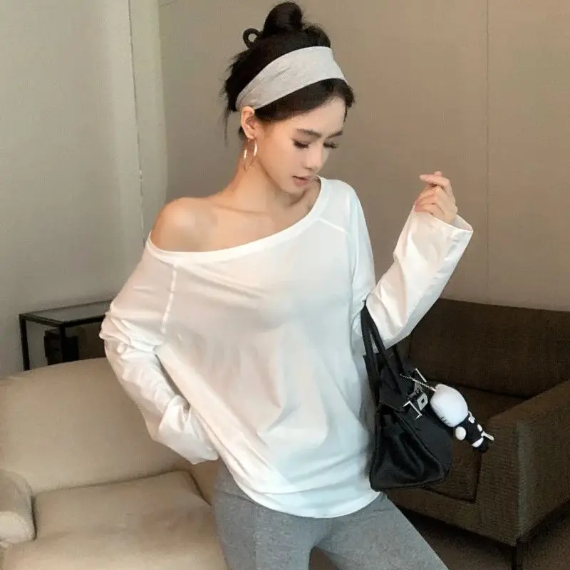 

off-shoulder long-sleeved loose T-shirt for women autumn Skew Collar casual lazy loose tee Tops gray slim bottoming shirt