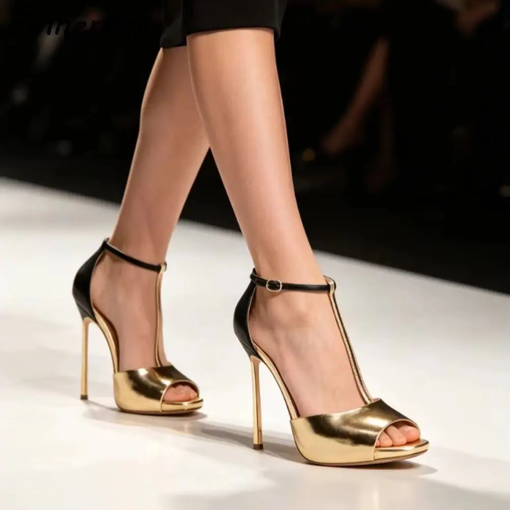 Zweifarbige T-Riemen-Stiletto-Sandalen mit Knöchelschnalle, offener Zehenpartie, metallisch-goldenem Besatz, dünner hoher Absatz, Sommer-Hochzeits- und Abendschuhe