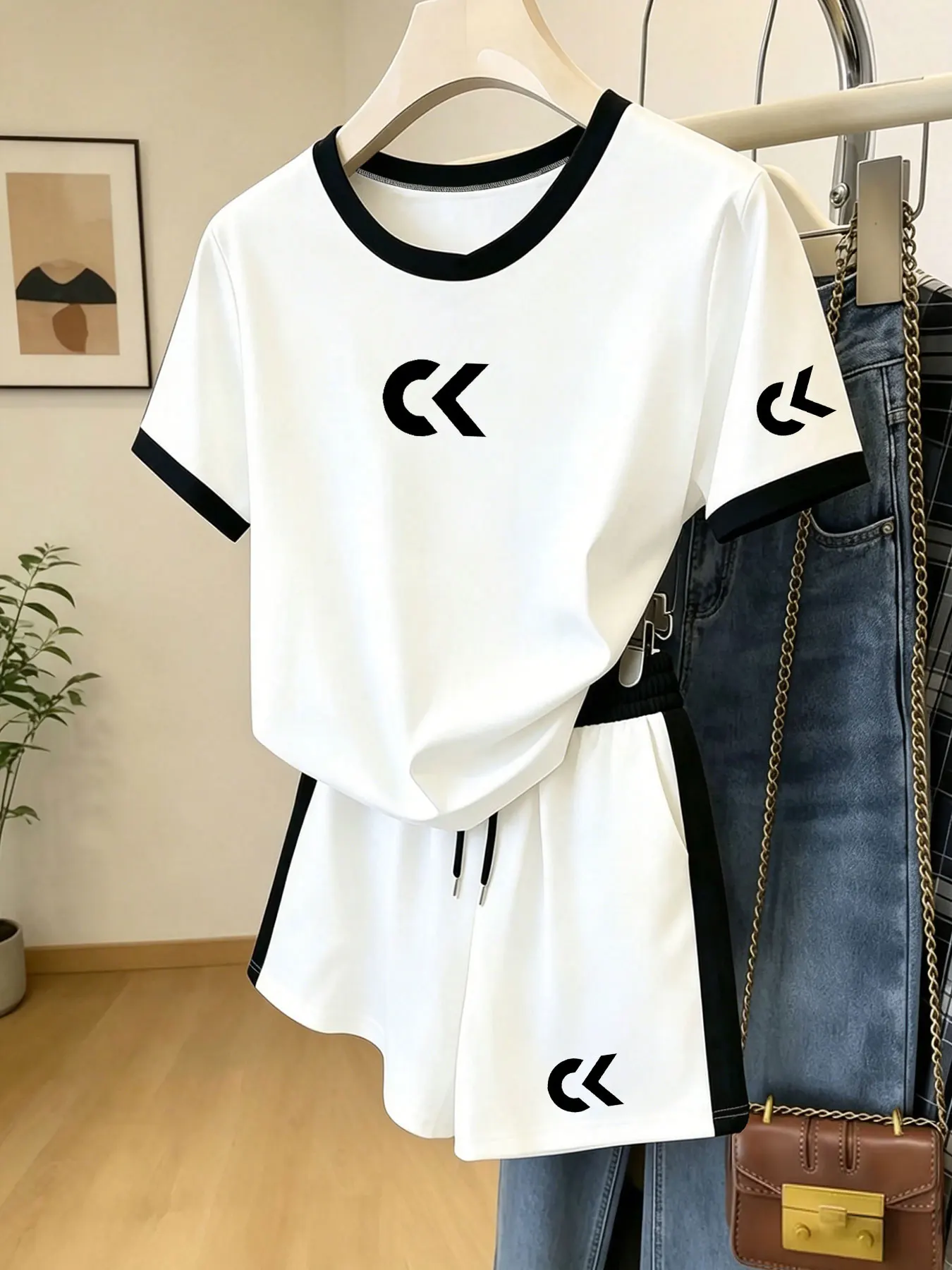 

Summer Lightweight Breathable Sports Set with Contrasting Edges and Simple Logo Print, T-Shirt and Shorts Two-Piece Set