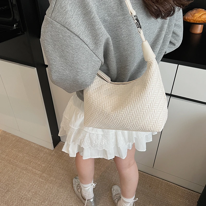 

Commuter Shopper Bag With Large Capacity Business Leisure Style And Trendy Simple Solid Color Option