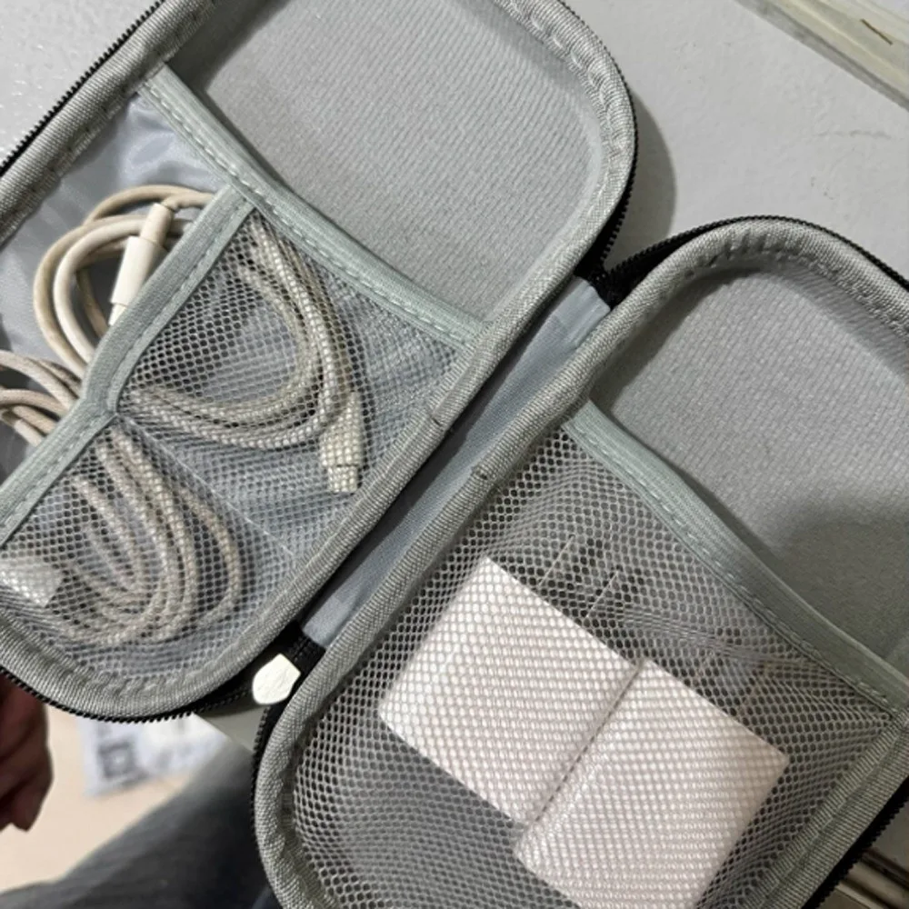 

Hard EVA Digital Storage Bag Dust-proof Protective Earphone Storage Bag Waterproof Shockproof Data Cable Organizer Bag