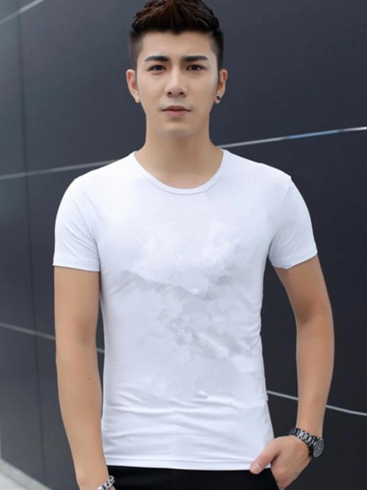 

Ультратонкая летняя мужская футболка из модала из ледяного шелка ort Sve Slim Fit V-Ne f Sve Body irt Youth Faion Повседневный топ